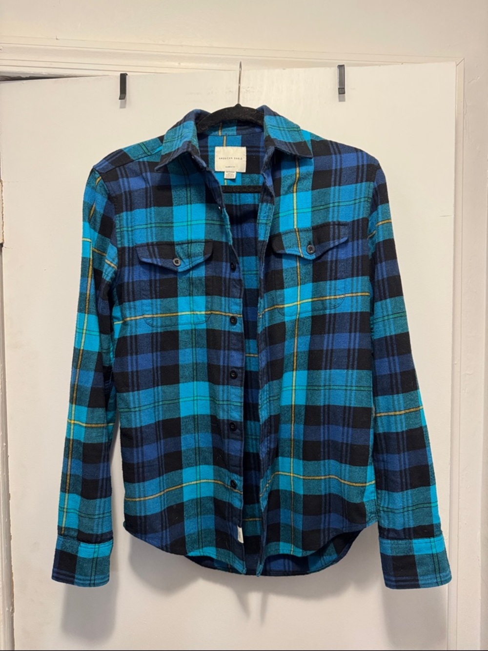 American Eagle | Blue & Black Plaid Button-Up Shirt